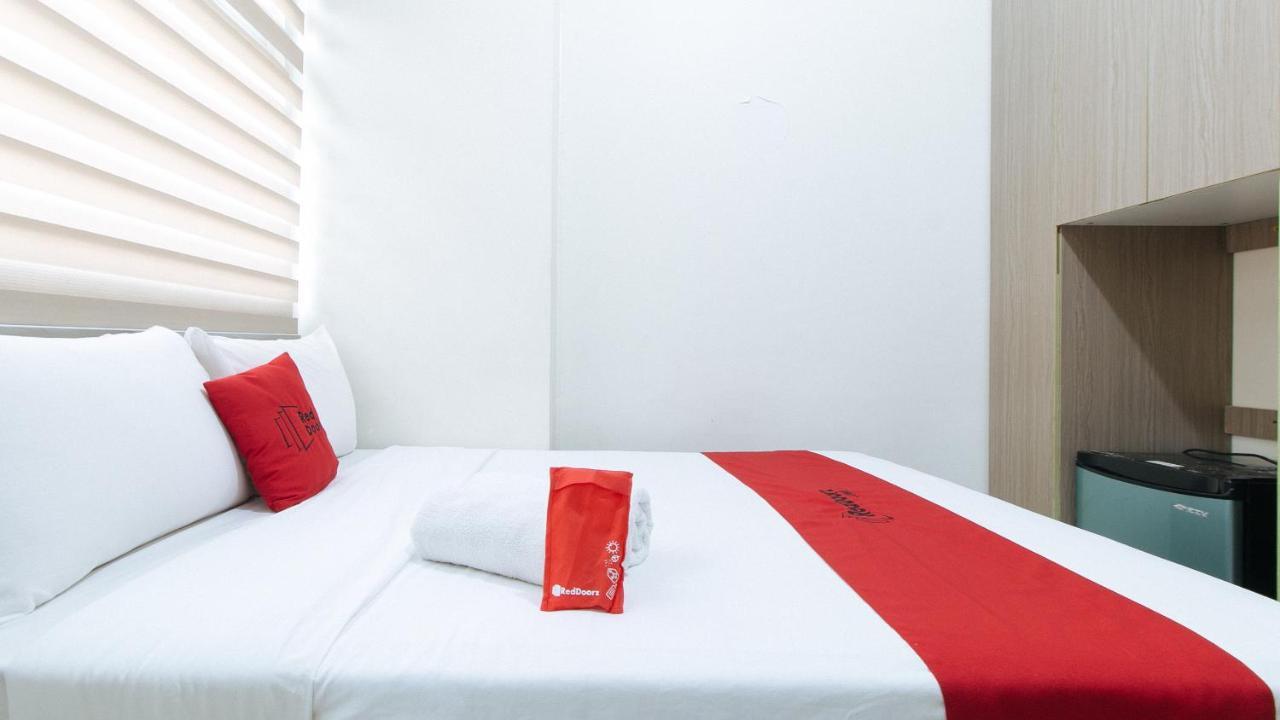 Reddoorz Plus @ Urban Deca Tower Edsa 2 Mandaluyong Exterior photo